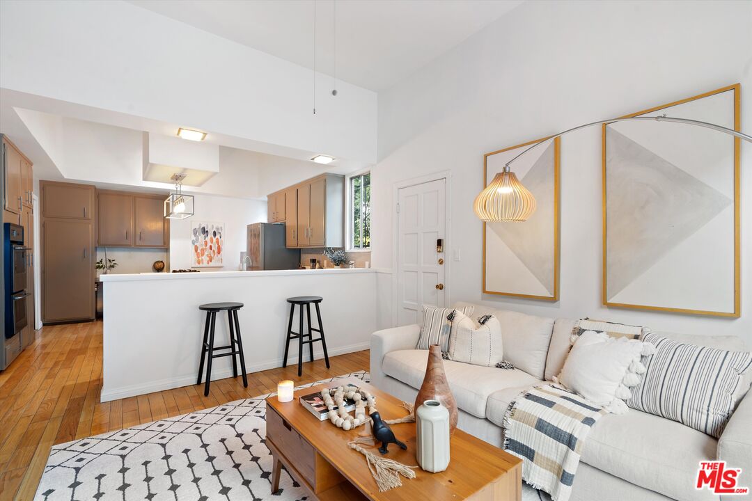 3219 LAUREL CANYON