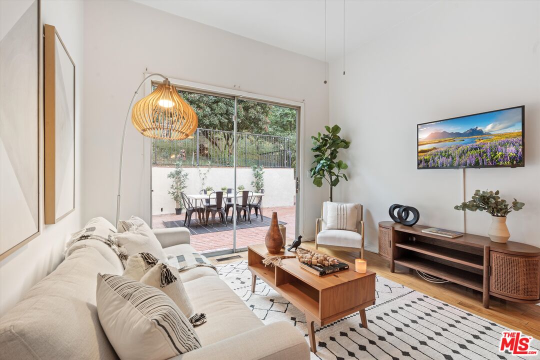 3219 LAUREL CANYON