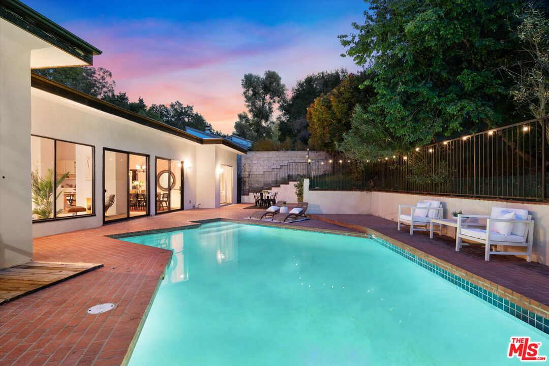 3219 LAUREL CANYON