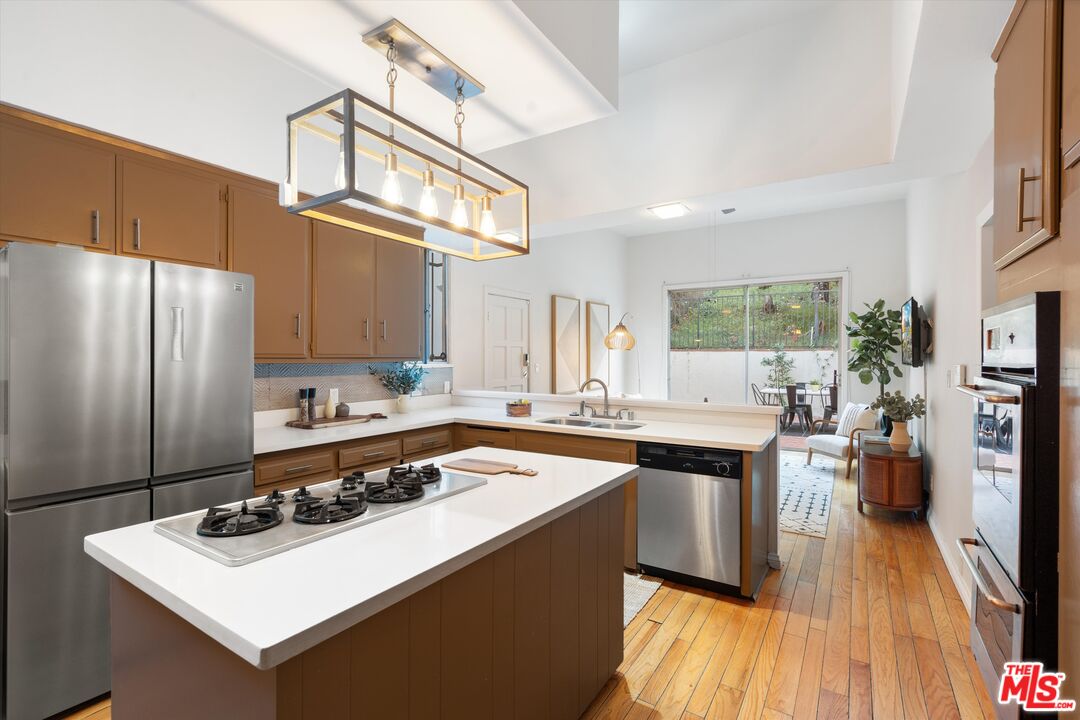 3219 LAUREL CANYON