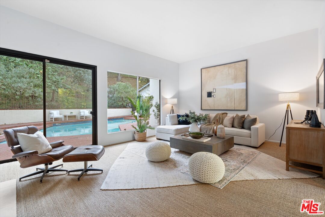 3219 LAUREL CANYON