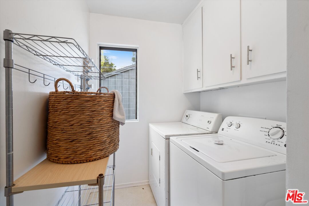 3219 LAUREL CANYON
