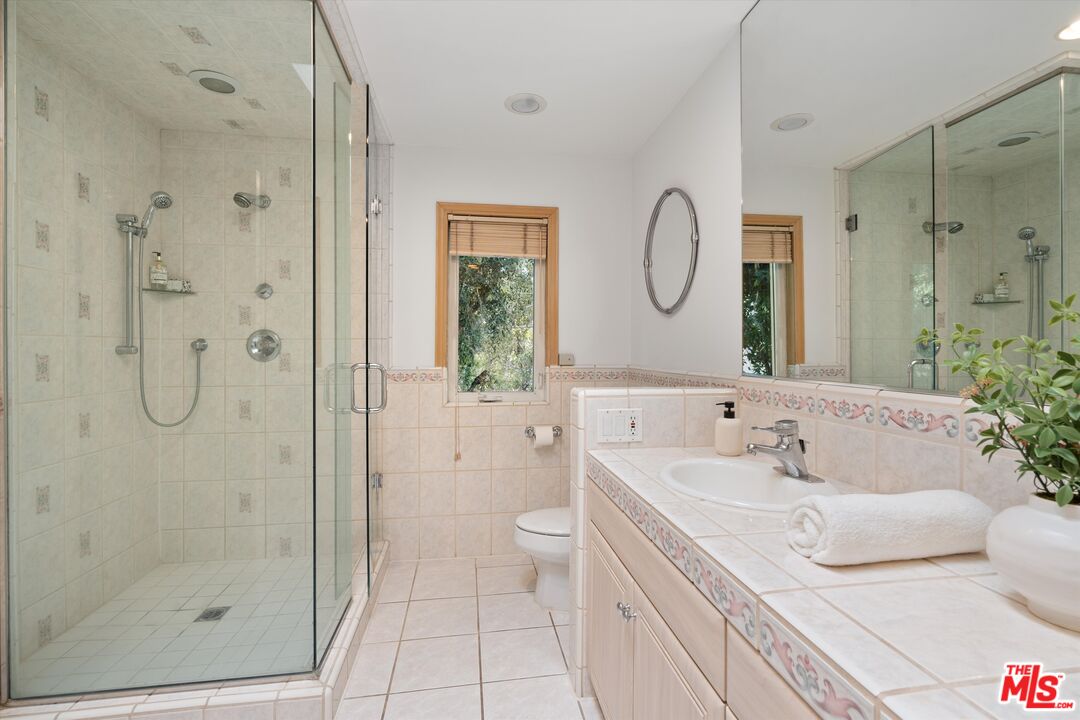 3219 LAUREL CANYON