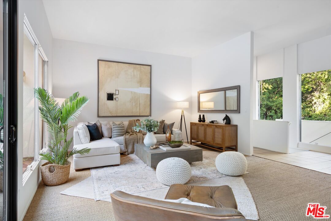3219 LAUREL CANYON