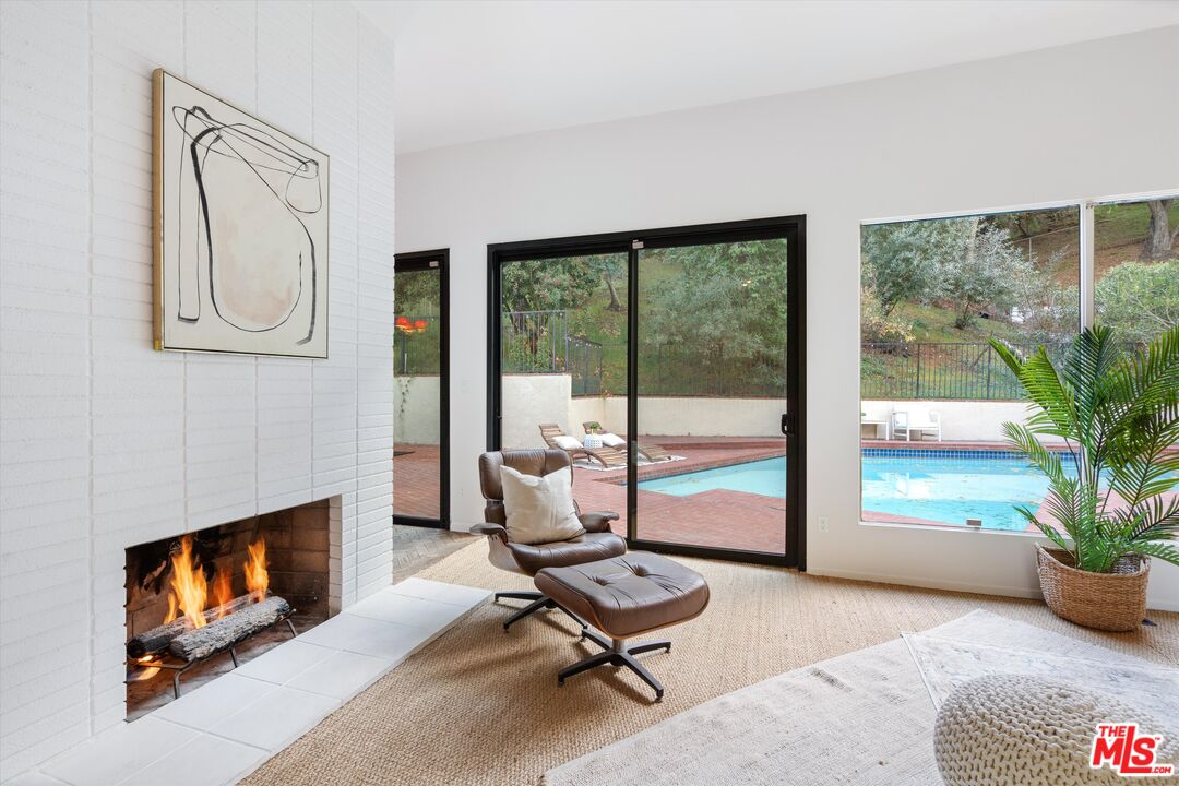 3219 LAUREL CANYON
