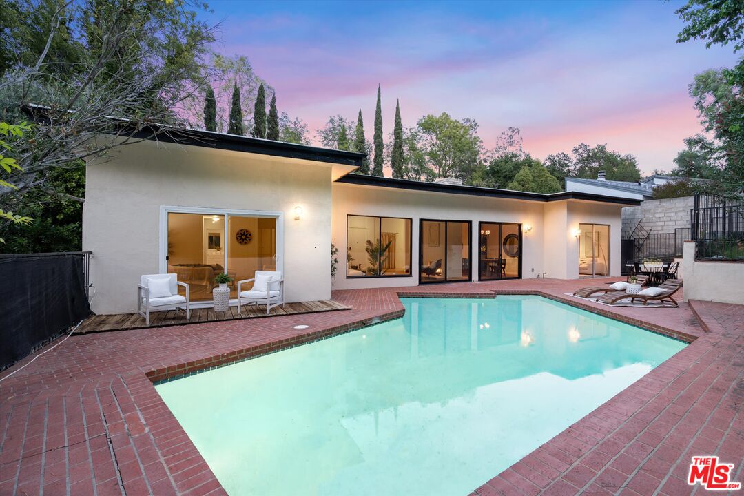 3219 LAUREL CANYON
