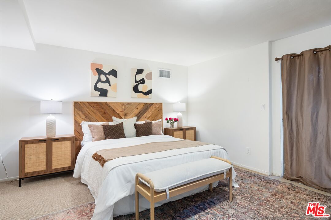 3219 LAUREL CANYON