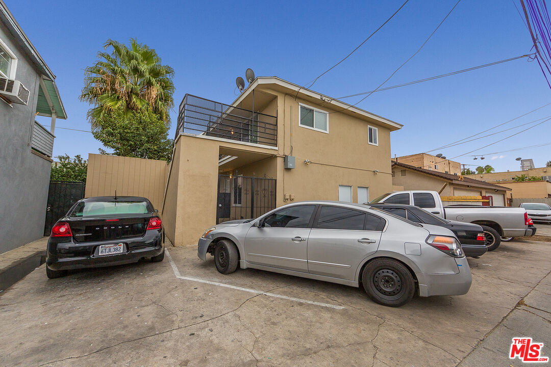 1465 Henderson Ave