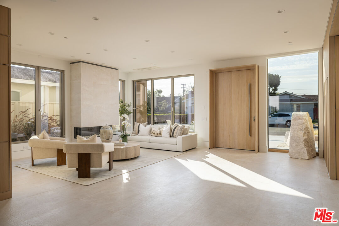 516 Tustin Ave