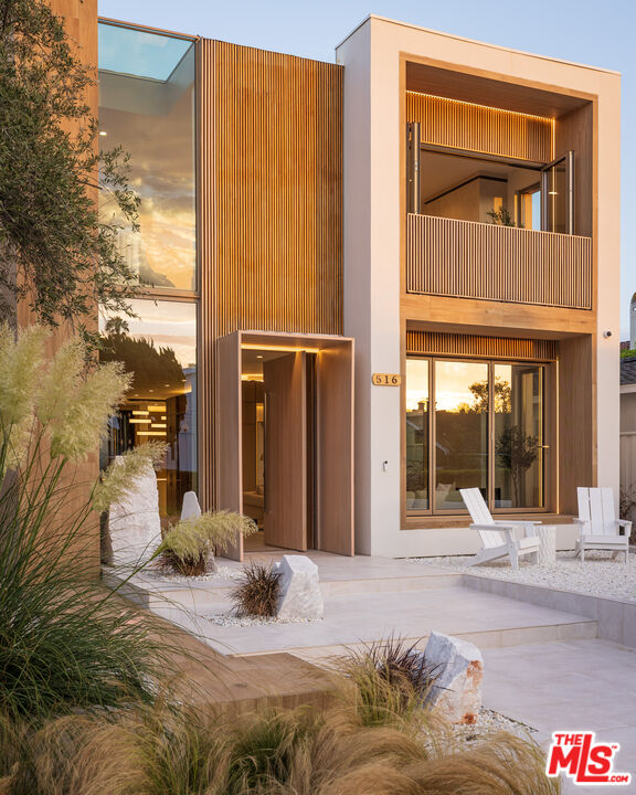 516 Tustin Ave