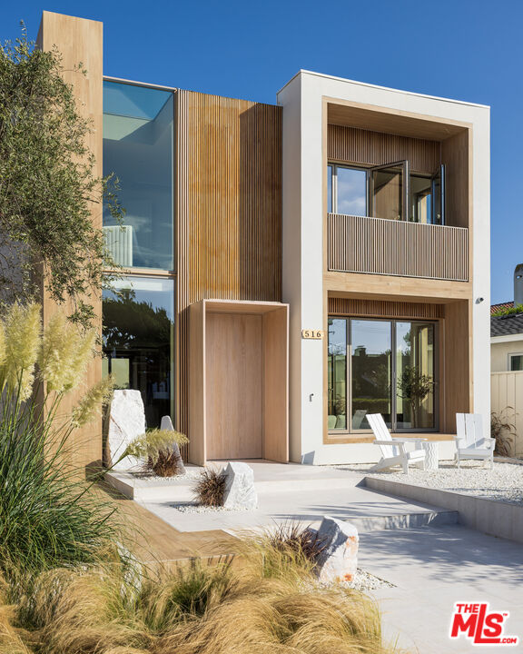 516 Tustin Ave