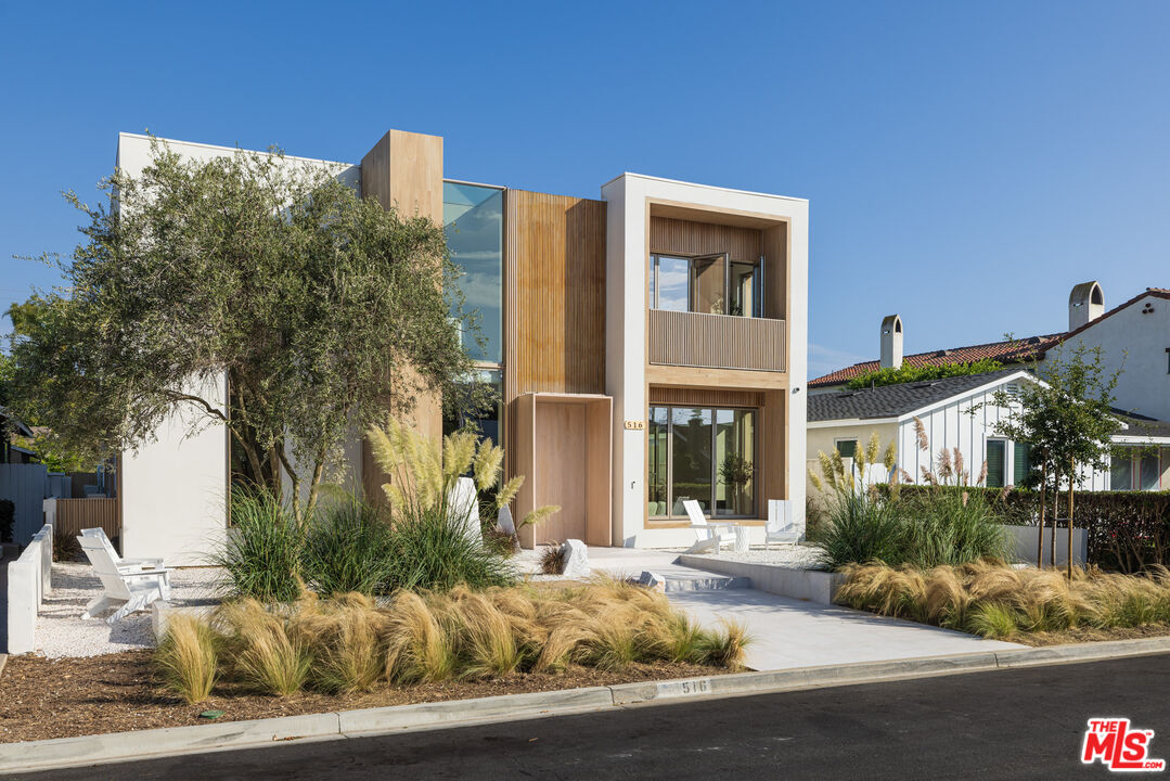 516 Tustin Ave