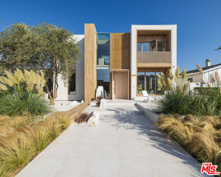 516 Tustin Ave