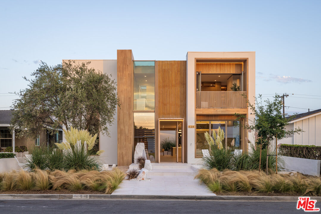 516 Tustin Ave