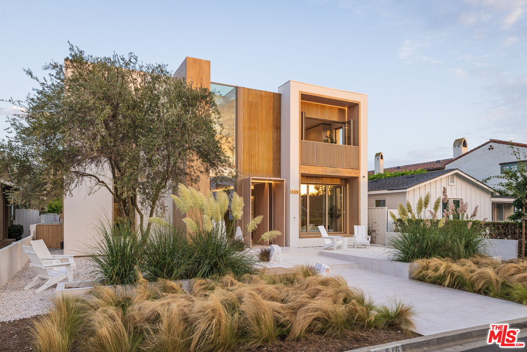 516 Tustin Ave