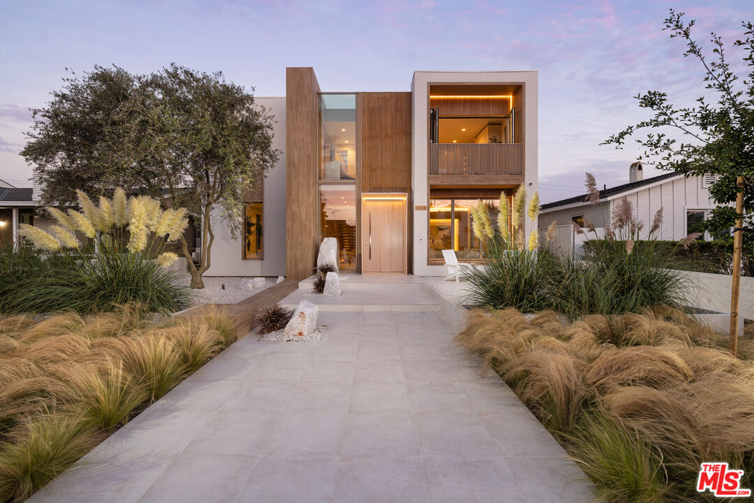 516 Tustin Ave