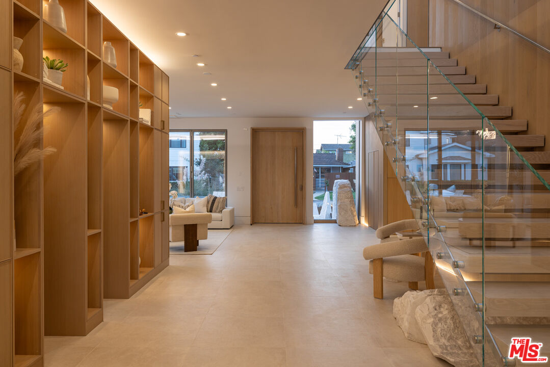 516 Tustin Ave