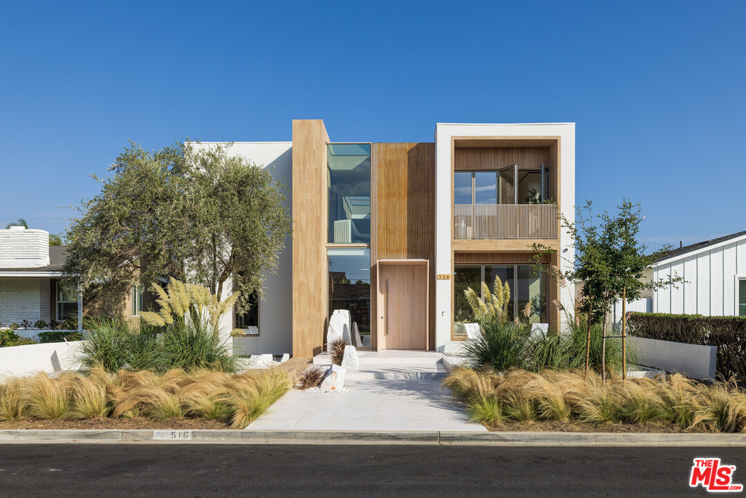 516 Tustin Ave