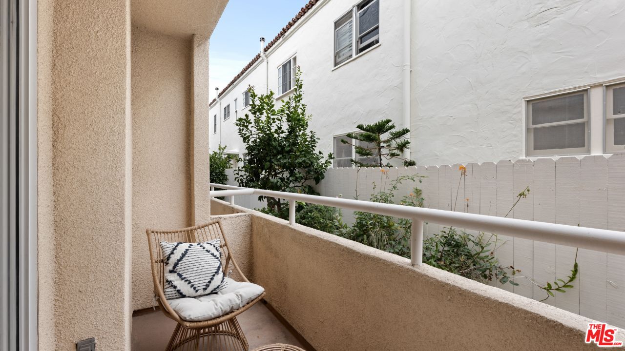 1239 9th St Unit: 4