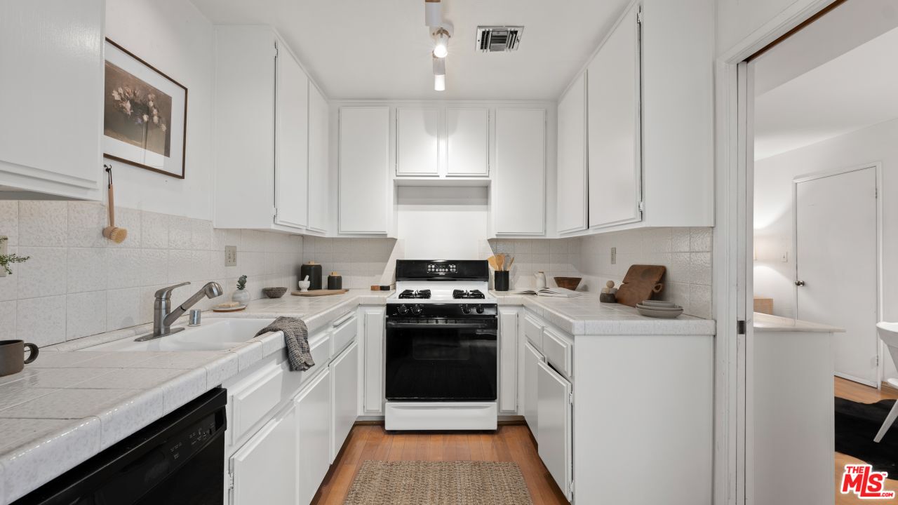 1239 9th St Unit: 4