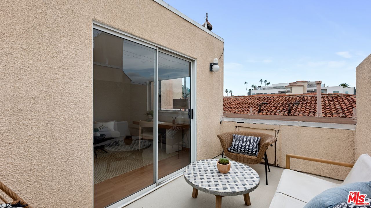 1239 9th St Unit: 4