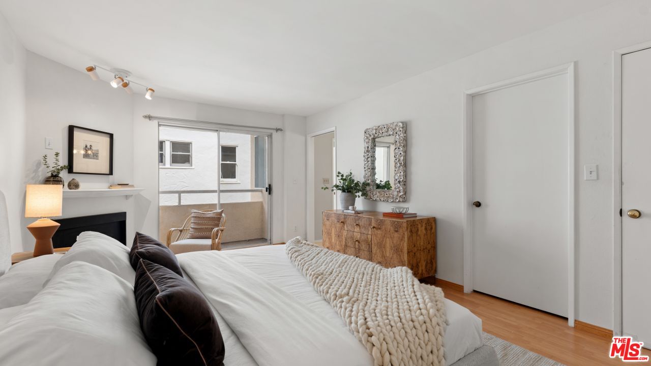 1239 9th St Unit: 4