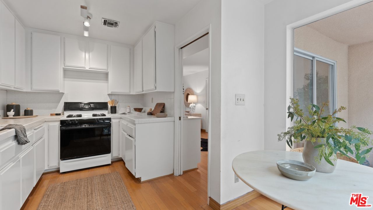 1239 9th St Unit: 4