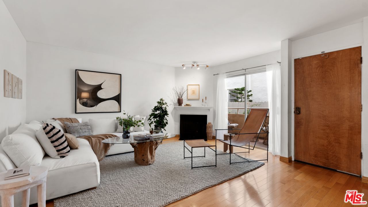 1239 9th St Unit: 4