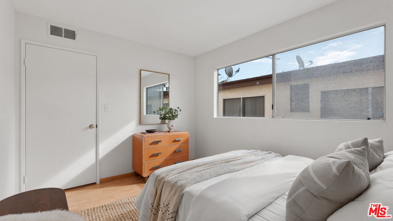 1239 9th St Unit: 4
