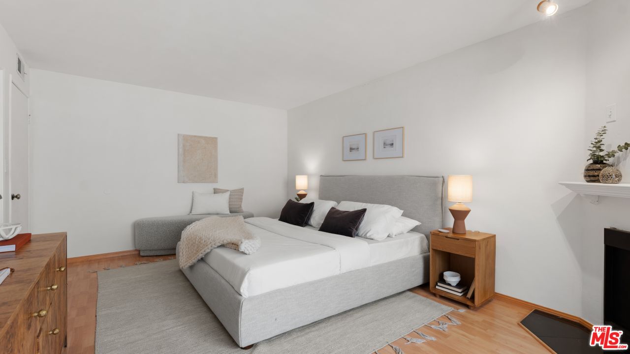 1239 9th St Unit: 4
