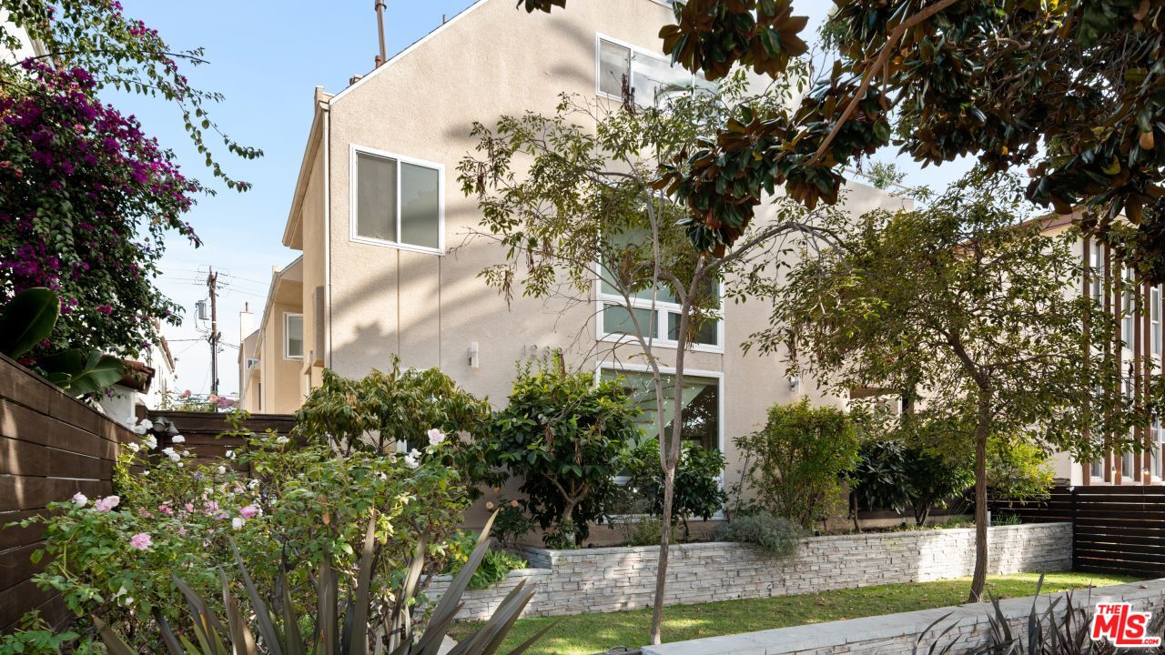 1239 9th St Unit: 4
