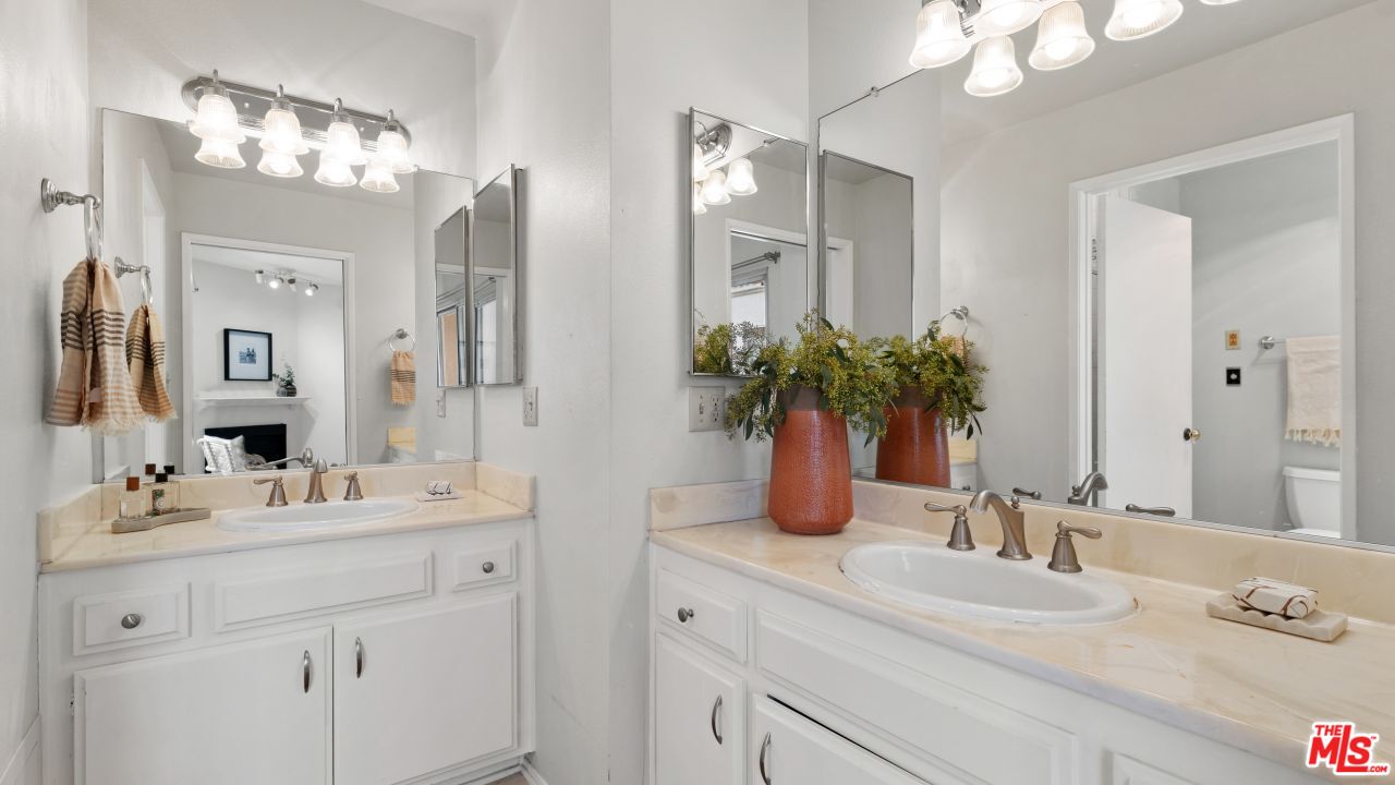 1239 9th St Unit: 4
