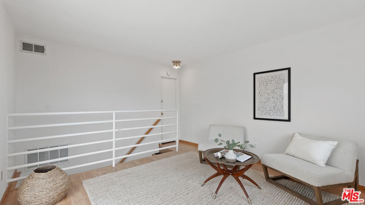 1239 9th St Unit: 4