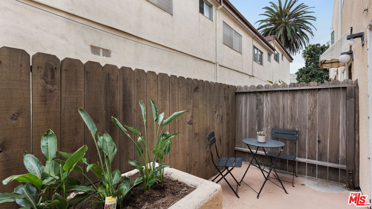 1239 9th St Unit: 4