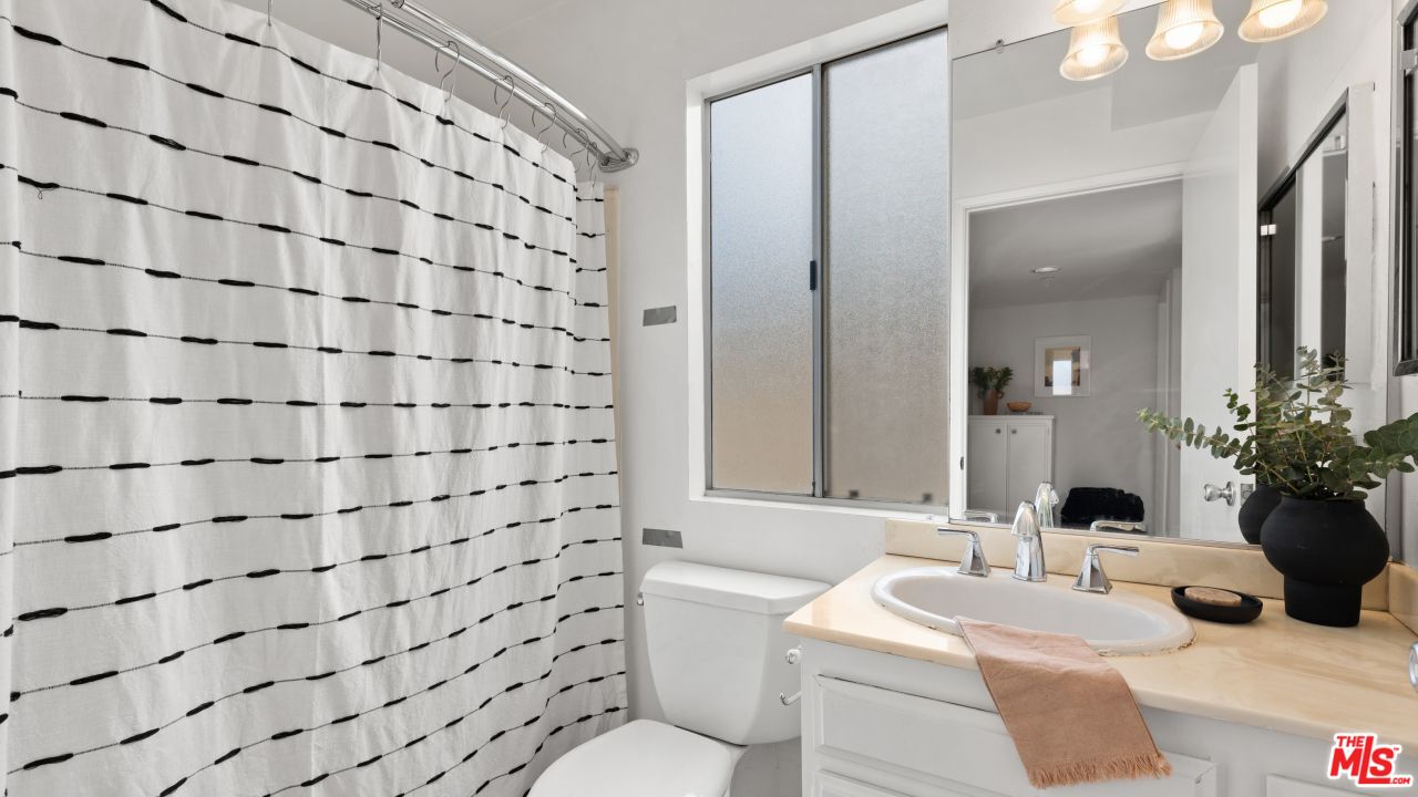 1239 9th St Unit: 4