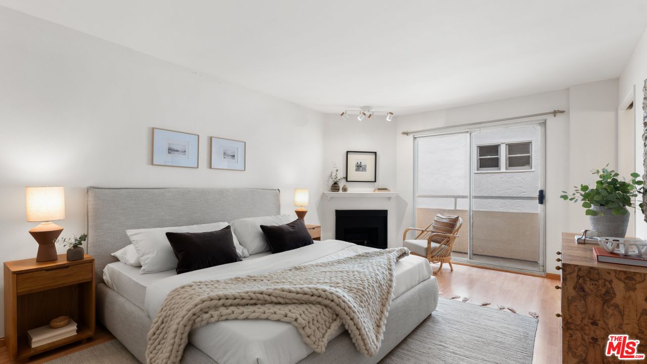 1239 9th St Unit: 4