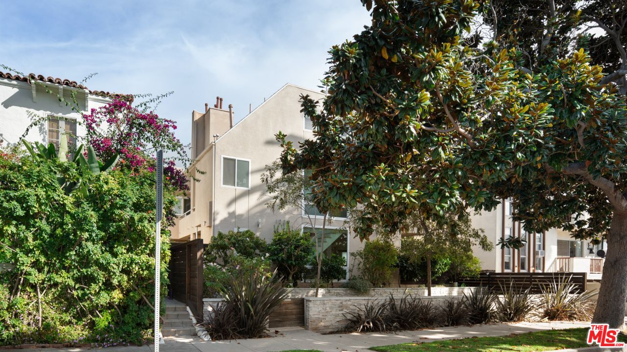 1239 9th St Unit: 4