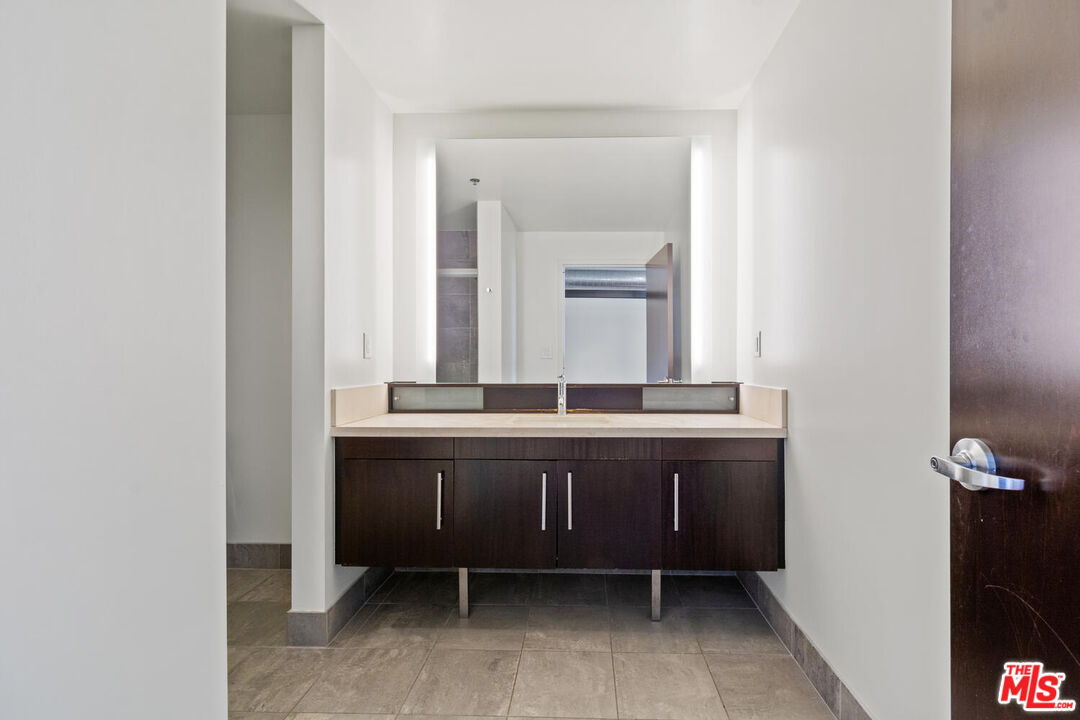 1100 S Hope St Unit: 1506