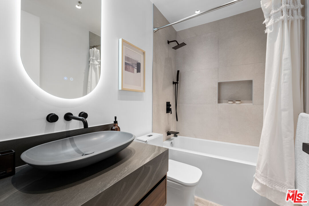 1211 S Shenandoah St Unit: 203
