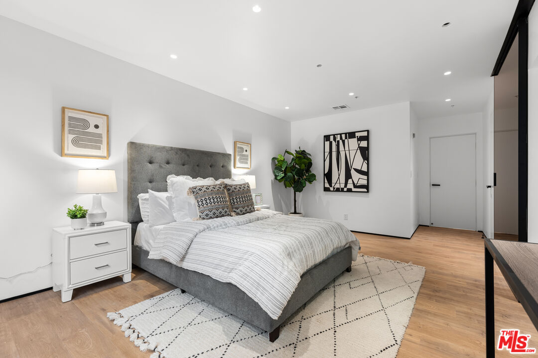 1211 S Shenandoah St Unit: 203