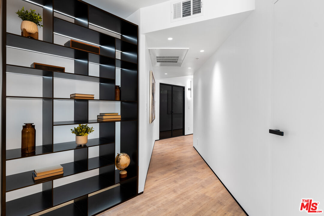 1211 S Shenandoah St Unit: 203