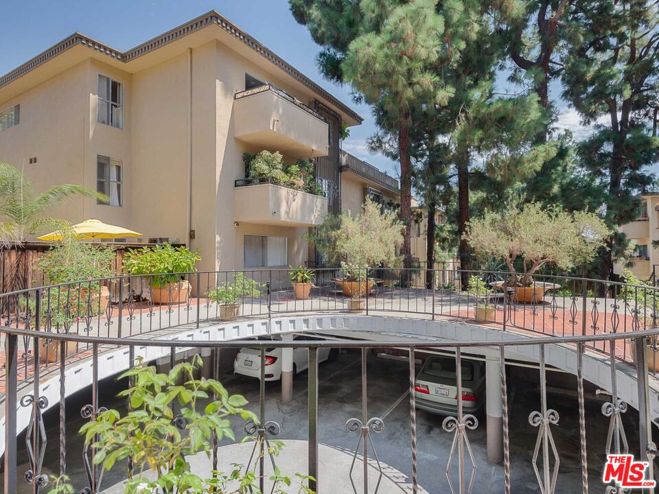 6748 Hillpark Dr Unit: 407