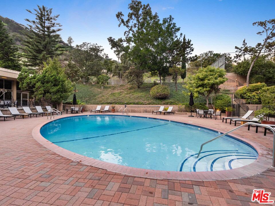 6748 Hillpark Dr Unit: 407