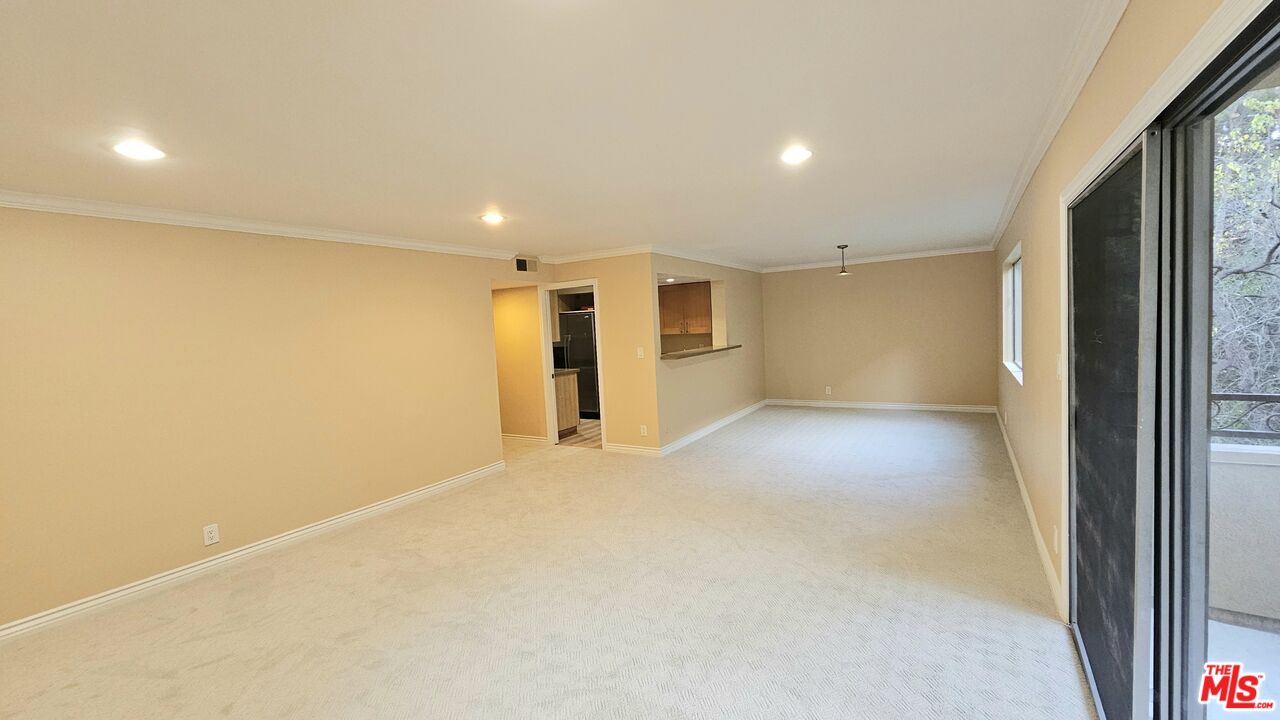 6748 Hillpark Dr Unit: 407