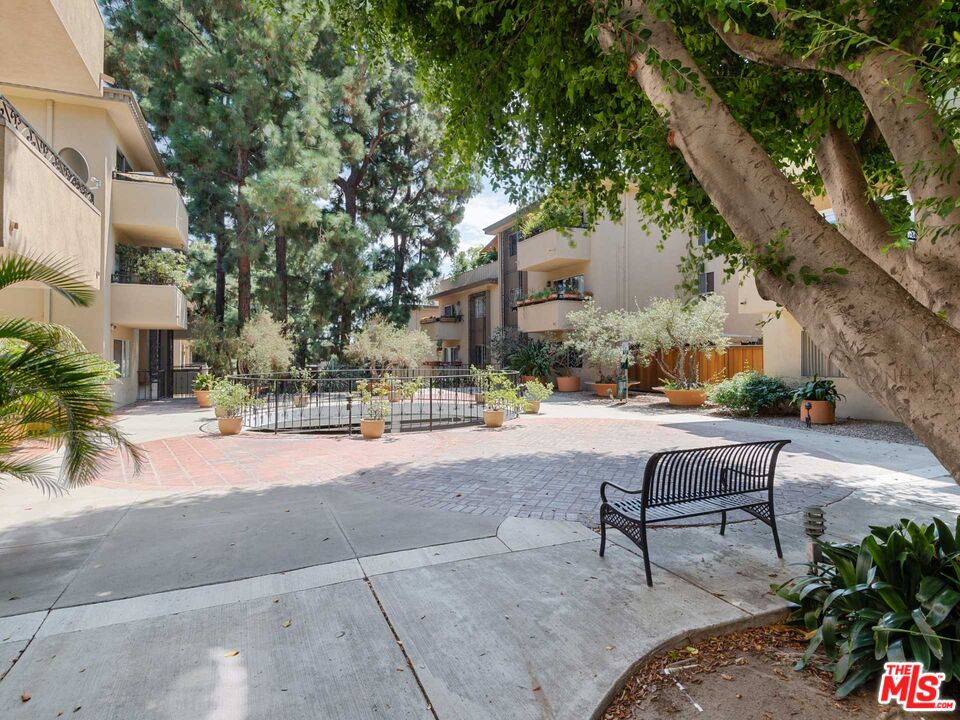 6748 Hillpark Dr Unit: 407