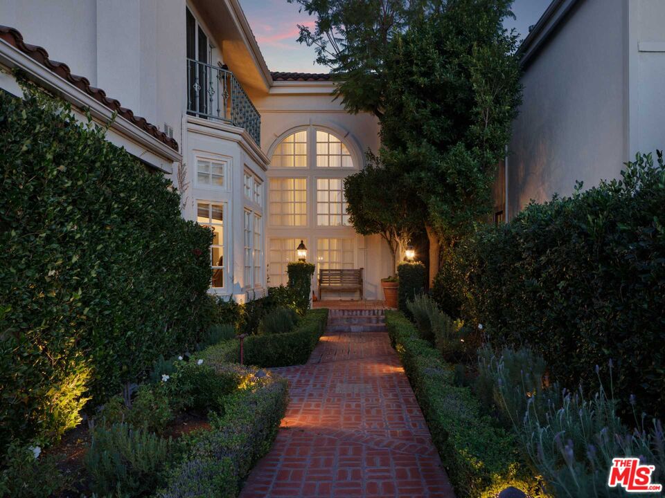 2342 Canyonback Rd