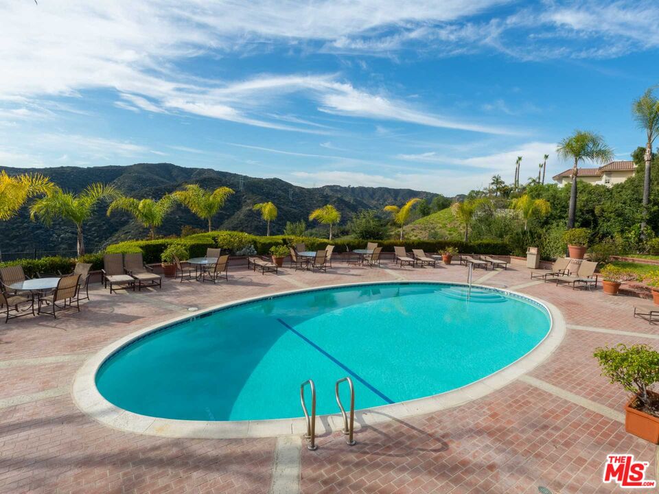 2342 Canyonback Rd