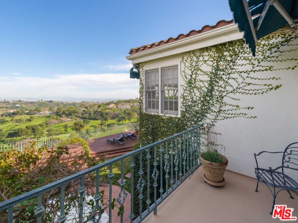 2342 Canyonback Rd