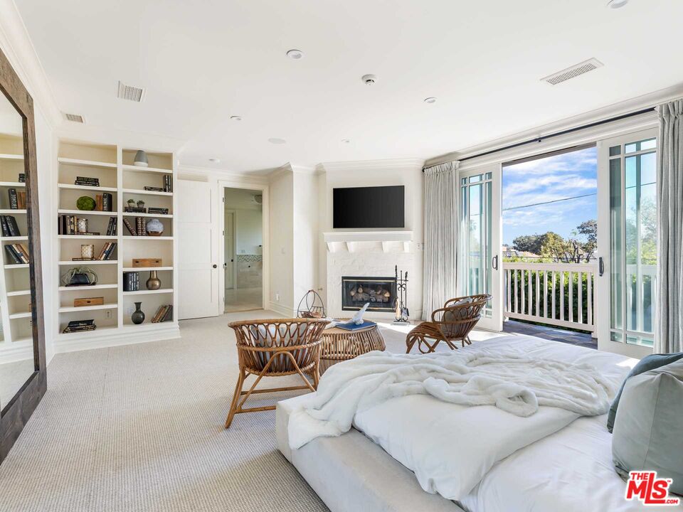 17062 Bollinger Dr