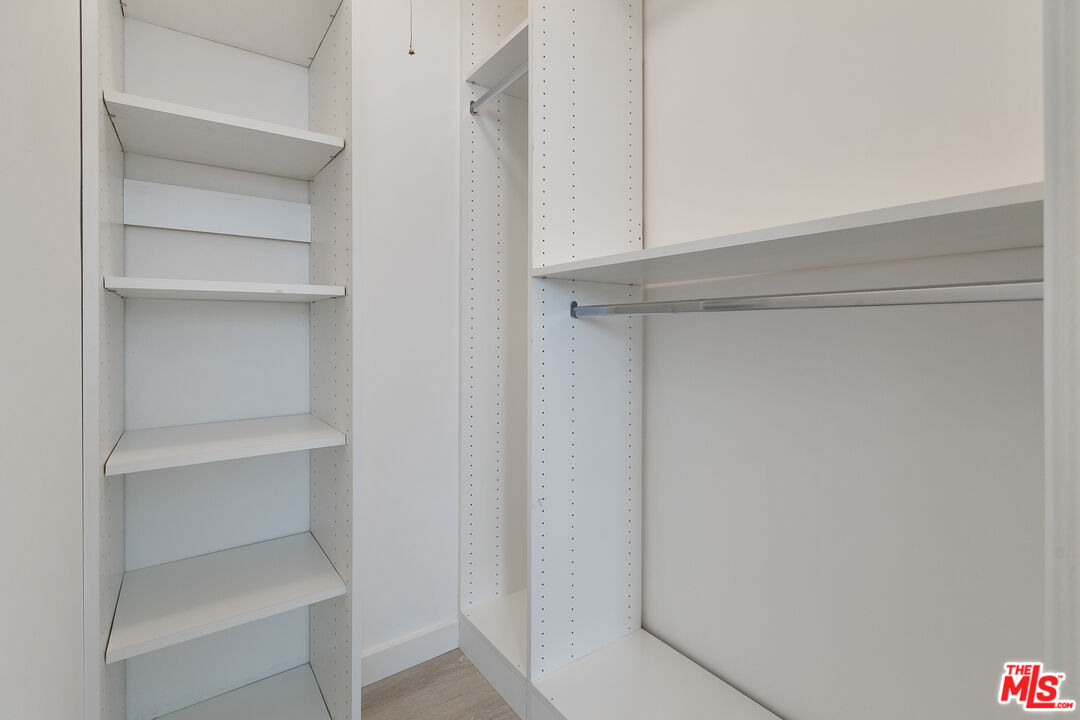 1261 N Laurel Ave Unit: 18